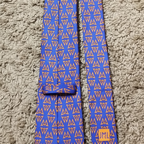 J. McLaughlin Foulard Tie - Picture 3 of 5